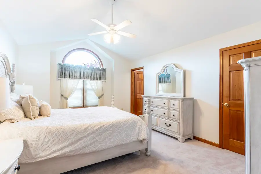595 N Easton Dr, Angola, IN 46703 - #3