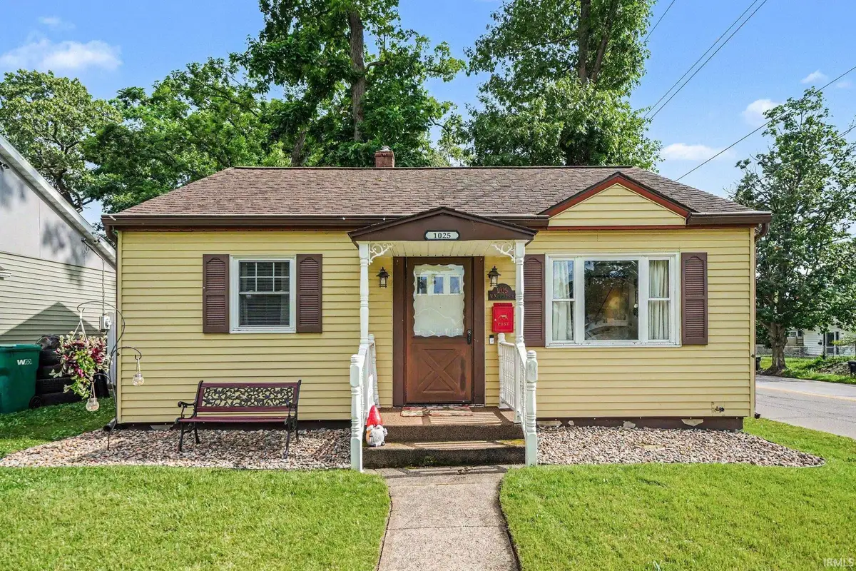 1025 W Battell Street, Mishawaka, IN 46545 - #1