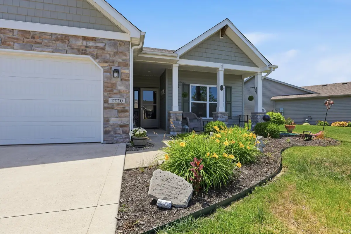 2220 E Whispering Trail, Columbia City, IN 46725 - #1