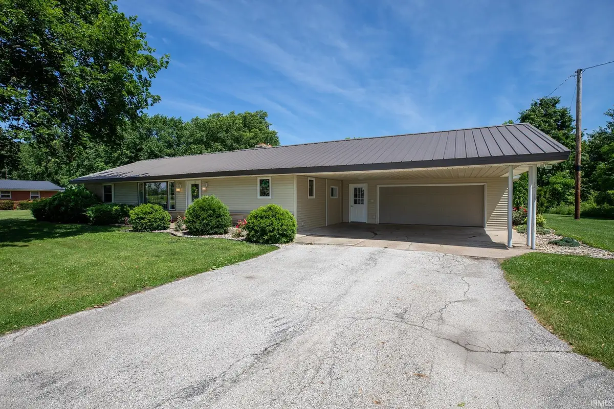 1336 Lincoln Highway, Bourbon, IN 46504 - #1