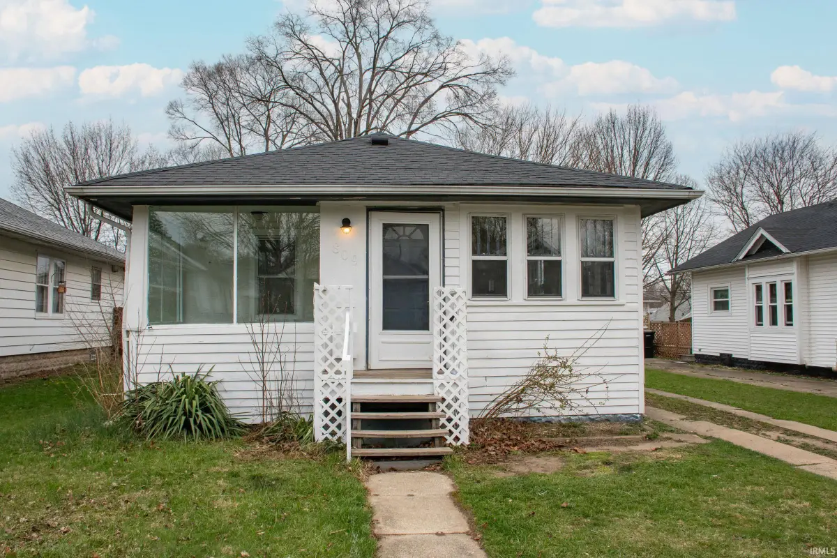 809 E Fairview Avenue, South Bend, IN 46614 - #1