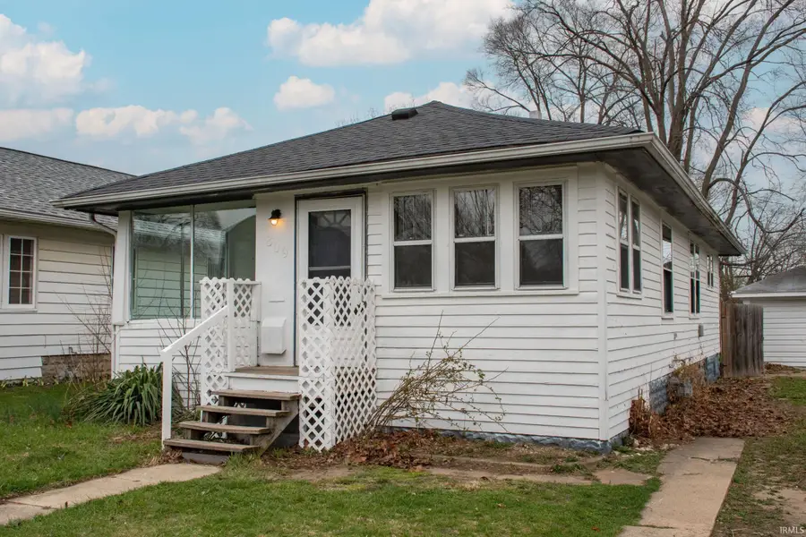 809 E Fairview Avenue, South Bend, IN 46614 - #2