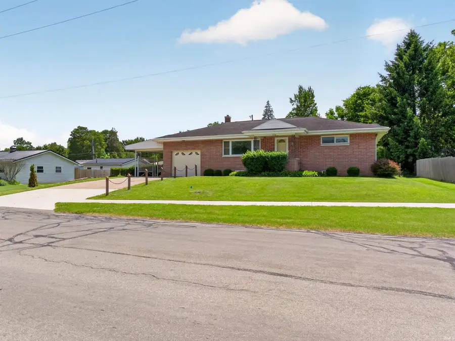1216 E Sheridan Street, Warsaw, IN 46580 - #2