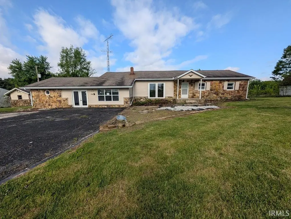 399 E Wilson Road, Bloomfield, IN 47424 - #1