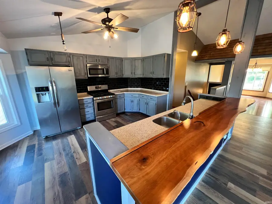 223 E Deerwood Ct, Warsaw, IN 46582 - #2