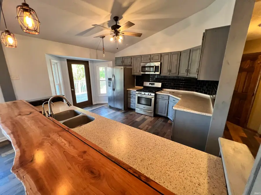 223 E Deerwood Ct, Warsaw, IN 46582 - #3