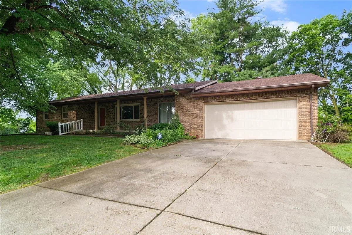 201 S Broadview Circle, Princeton, IN 47670 - #1