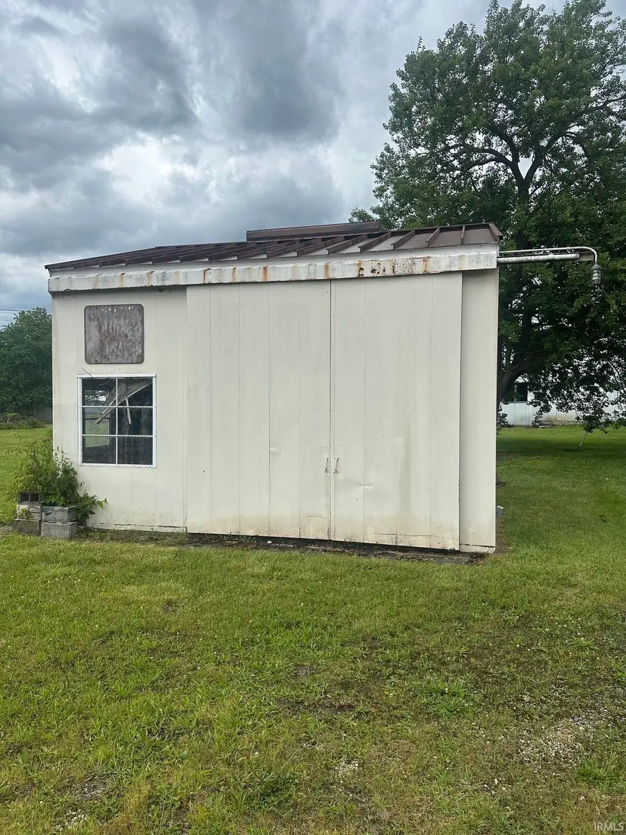 1018 W Washington Street, Hartford City, IN 47348 - #2