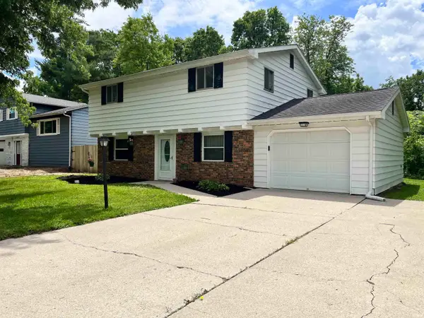 2536 Deerwood Drive, Fort Wayne, IN 46825
