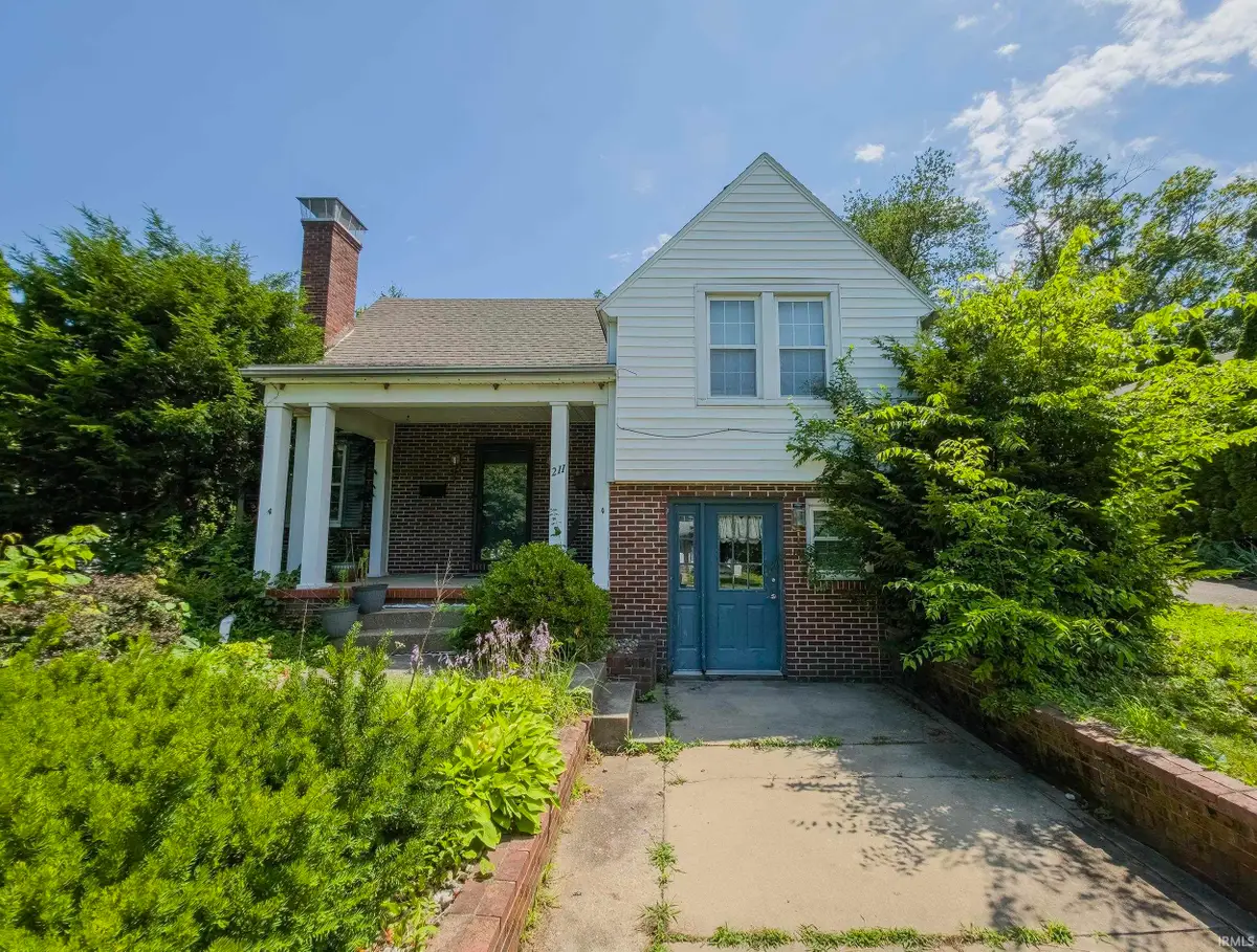 211 N Cherry Street, Mount Carmel, IL 62863 - #1