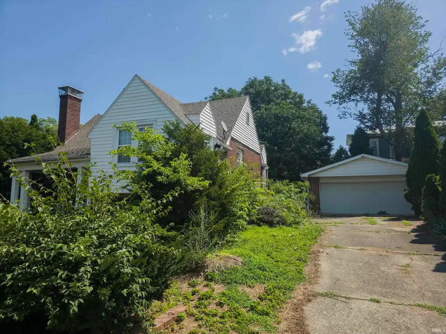 211 N Cherry Street, Mount Carmel, IL 62863 - #2