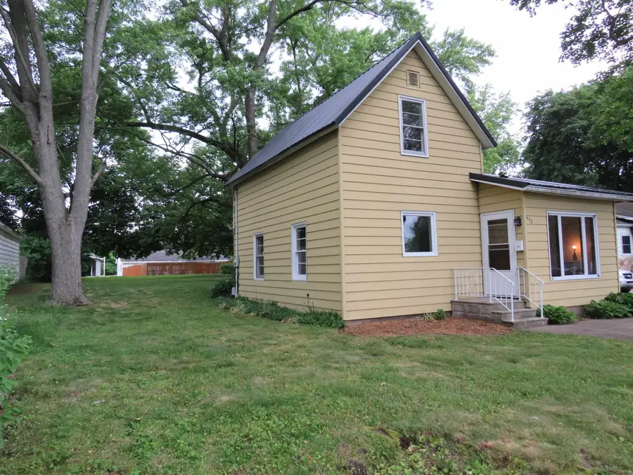 458 N Clark Street, Nappanee, IN 46550 - #2