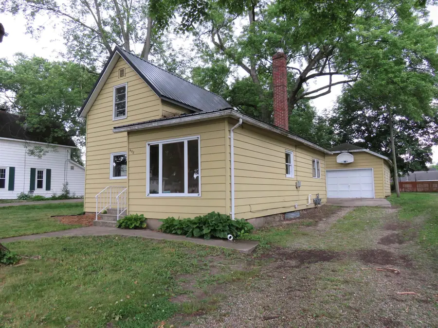 458 N Clark Street, Nappanee, IN 46550 - #3