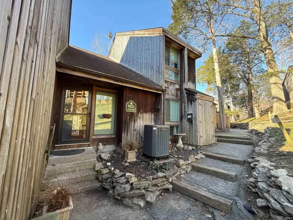 9425 S Pointe Lasalles Drive #50, Bloomington, IN 47401