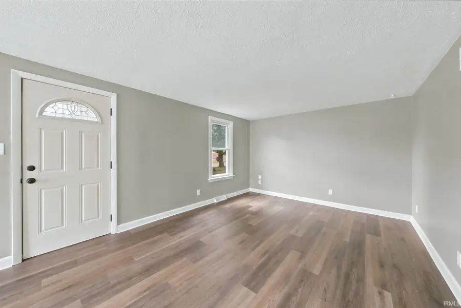 206 W Prairie Street, Leesburg, IN 46538 - #3