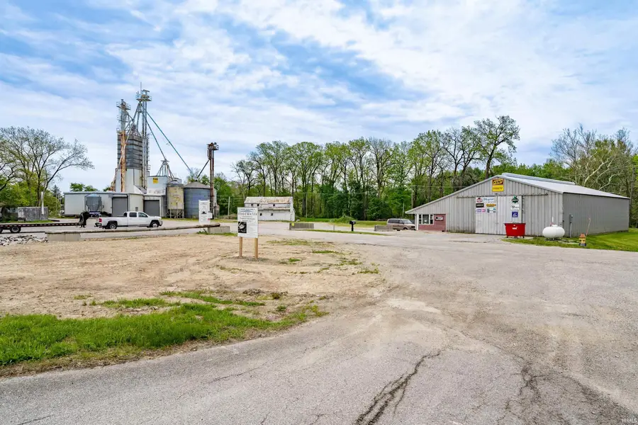 10199 S Wayne Road, Warren, IN 46792 - #2
