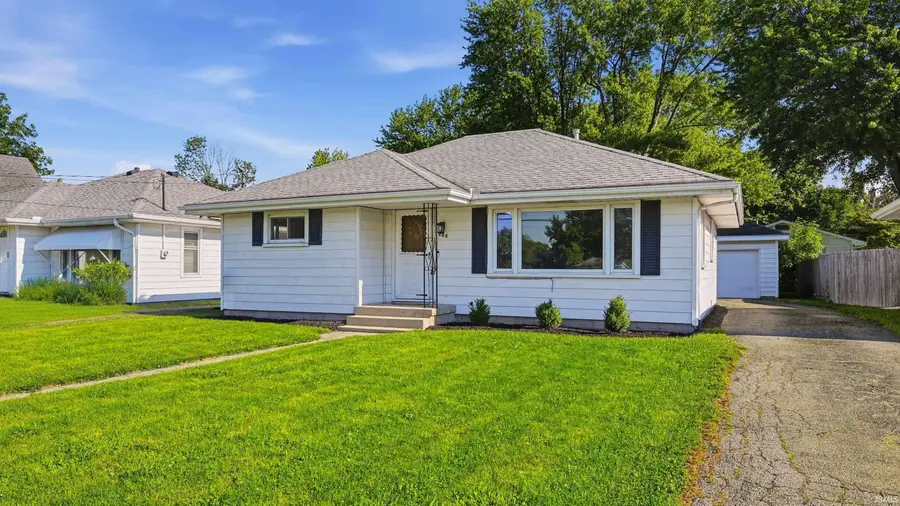 204 W Cromer Avenue, Muncie, IN 47302 - #2