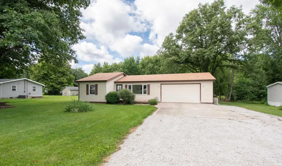 372 W Greenwood Drive, Kendallville, IN 46755 - #2