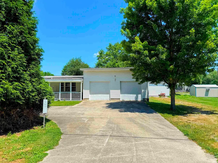 102 W Williams Street, Loogootee, IN 47553 - #2