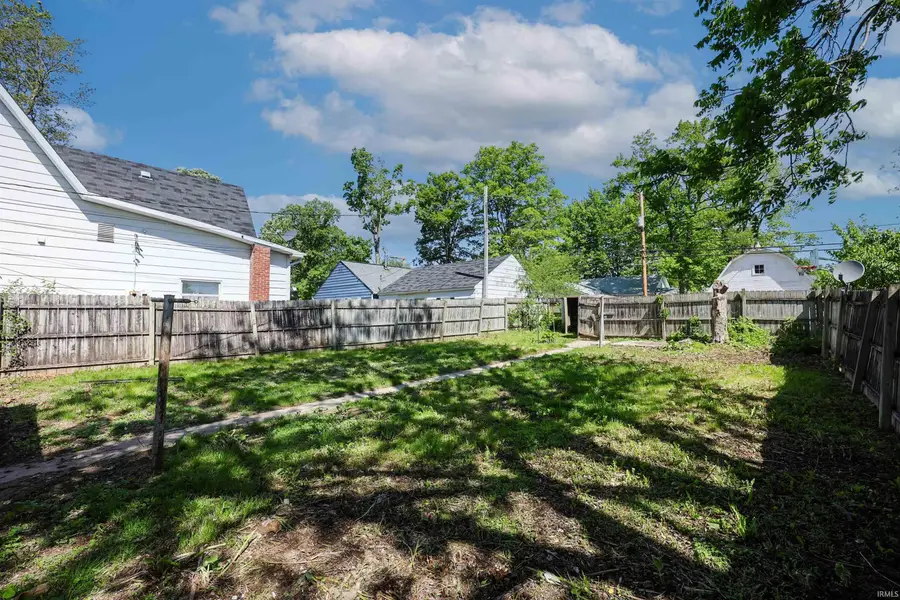 405 E Van Buren Street, Columbia City, IN 46725 - #3