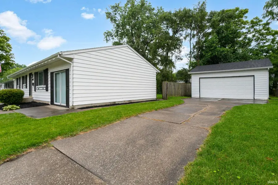 749 E 11th Street, Mishawaka, IN 46544 - #2