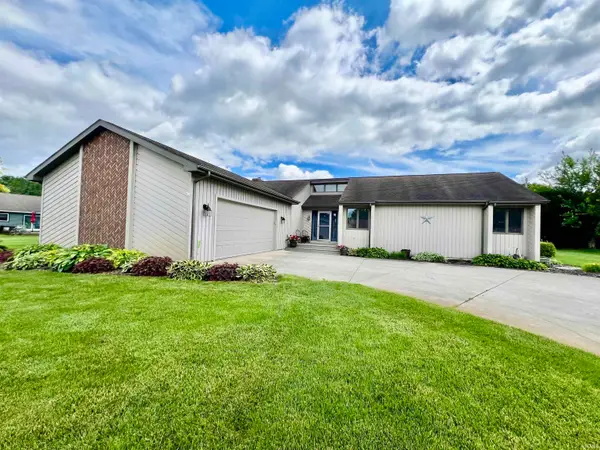 4687 E Country Cove Drive, Syracuse, IN 46567