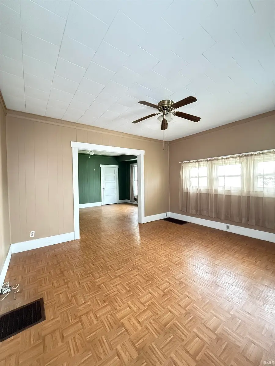 504 E Pearl Street, Washington, IN 47501 - #2