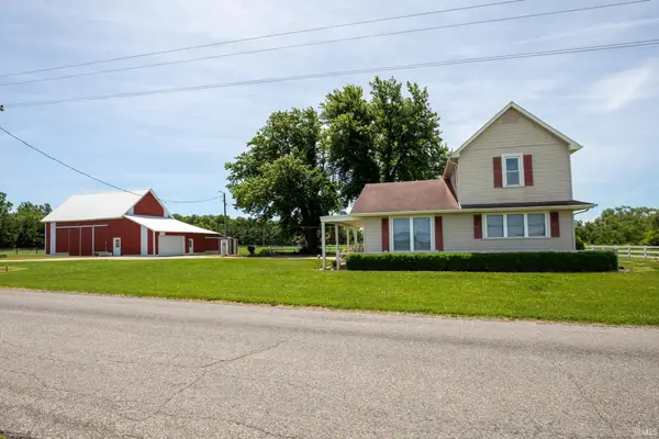 1027 12th Road, Bourbon, IN 46504