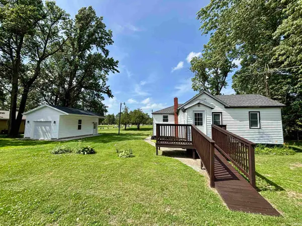 5688 W 665 N, Winamac, IN 46996