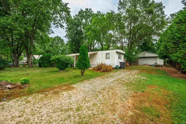 1608 S Woodruff Drive, Muncie, IN 47304