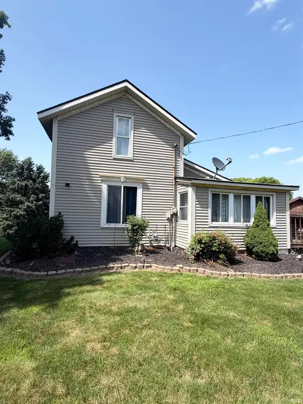1988 N Queen Road, Walkerton, IN 46574