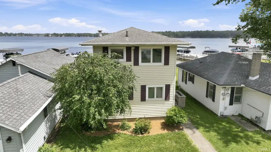 628 E Lakewood Avenue, Warsaw, IN 46580 - #2
