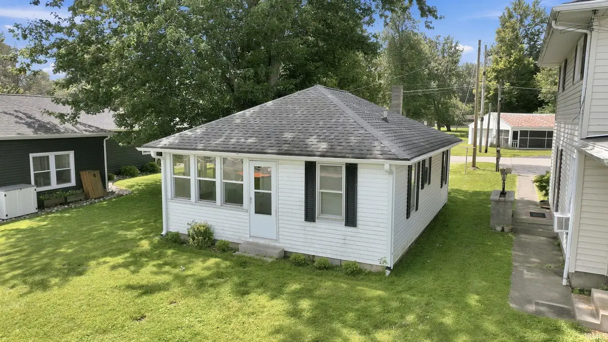 630 E Lakewood Avenue, Warsaw, IN 46580 - #1