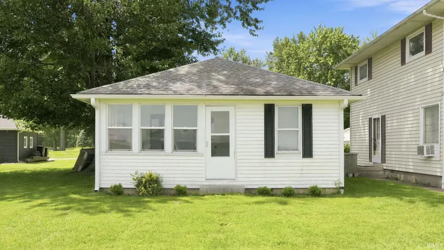 630 E Lakewood Avenue, Warsaw, IN 46580 - #3