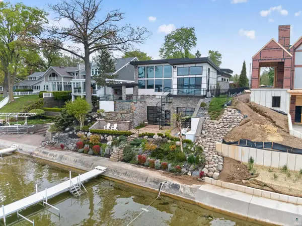 11199 NE Wawasee Drive, Syracuse, IN 46567