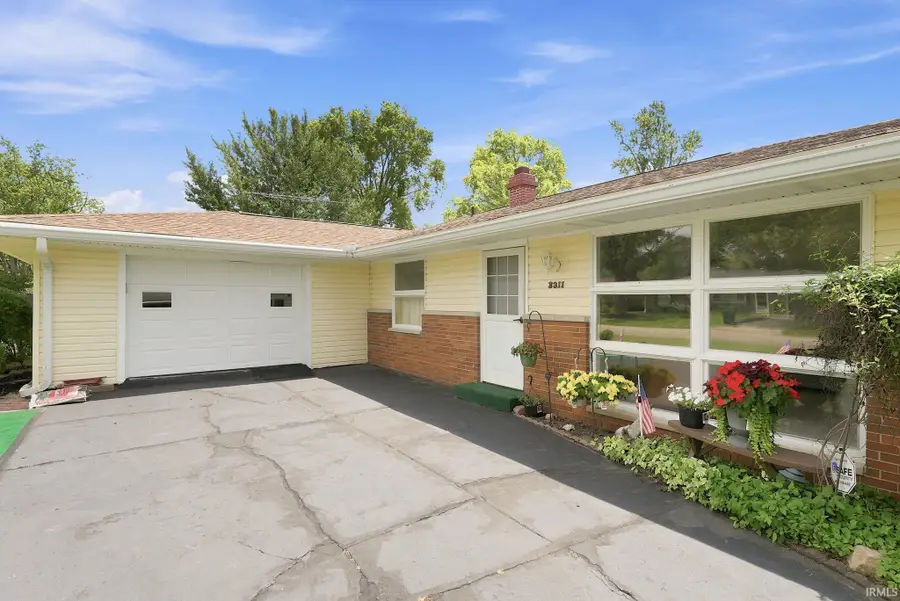 2311 W Surrey Drive, Muncie, IN 47304 - #3