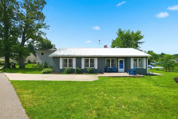 300 Lane 195 Crooked Lk, Angola, IN 46703
