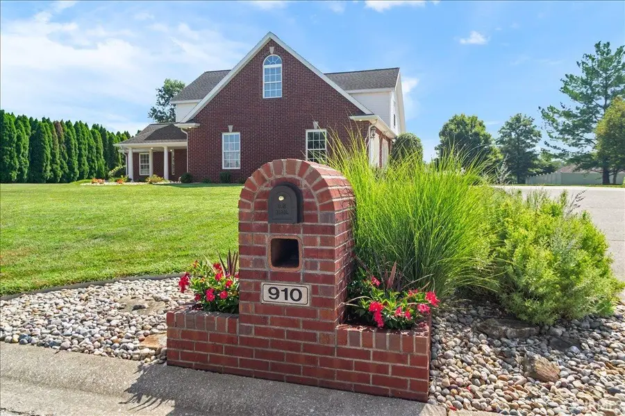 910 N Savannah Drive, Jasper, IN 47546 - #3