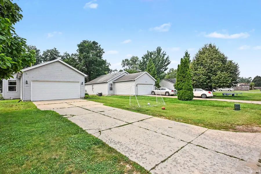818 W Indiana Avenue, Elkhart, IN 46516 - #2