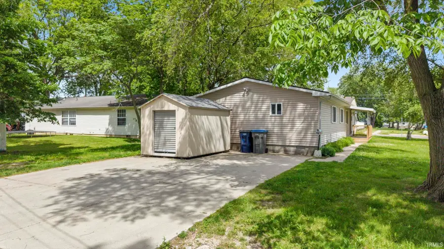 1047 E Smith Street, Warsaw, IN 46580 - #2
