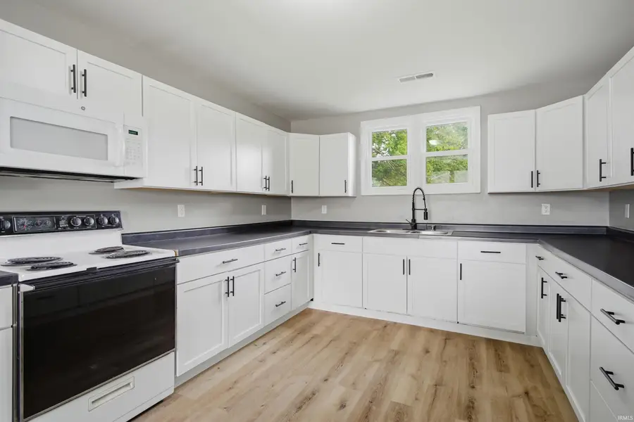 117 S Barclay Street, Fairmount, IN 46928 - #3