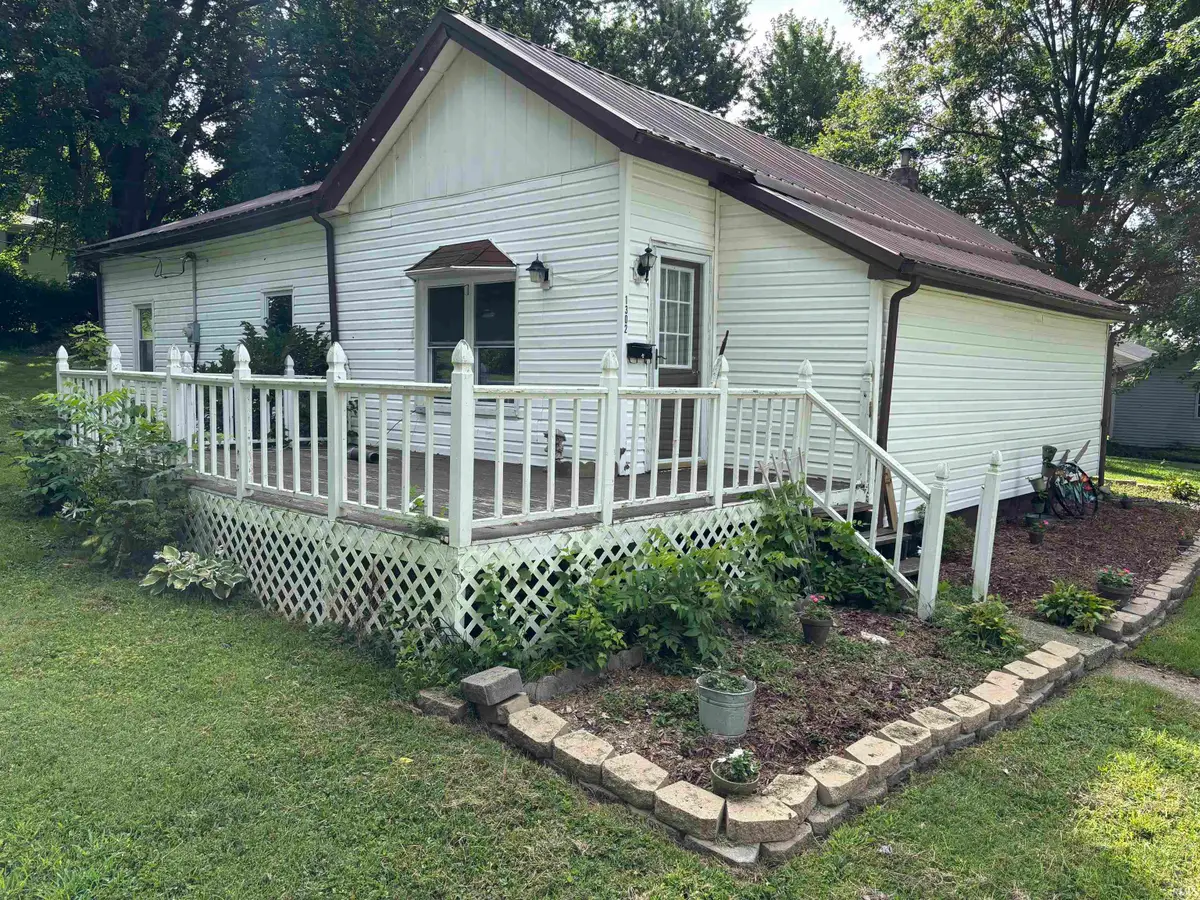 1302 E Sycamore Street, Petersburg, IN 47567 - #1