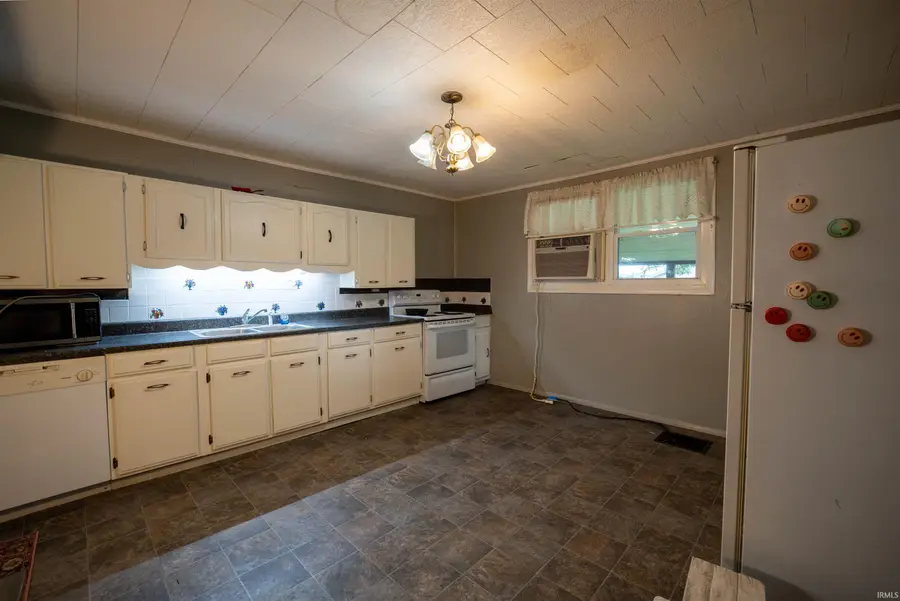 1302 E Sycamore Street, Petersburg, IN 47567 - #3