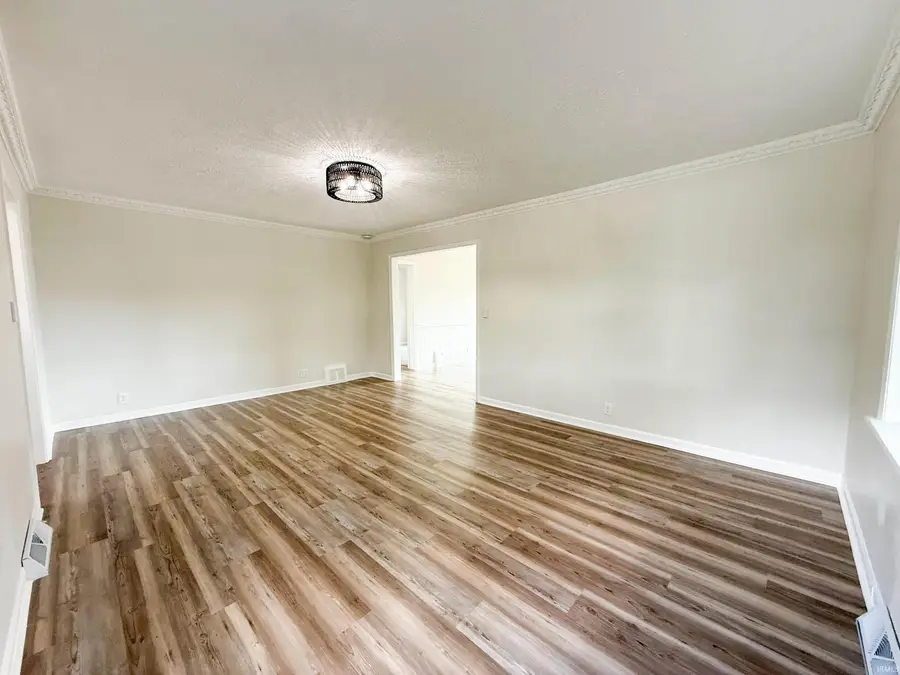 1621 Lincoln Way W, Mishawaka, IN 46544 - #3