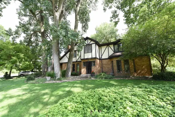 1306 Clayton Drive, South Bend, IN 46614