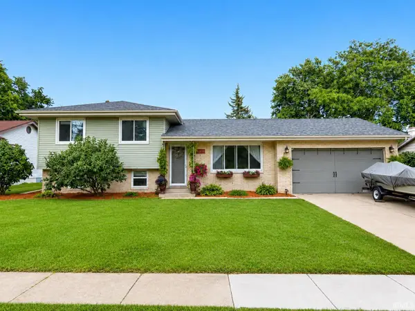 9375 Roosevelt Place, Crown Point, IN 46307