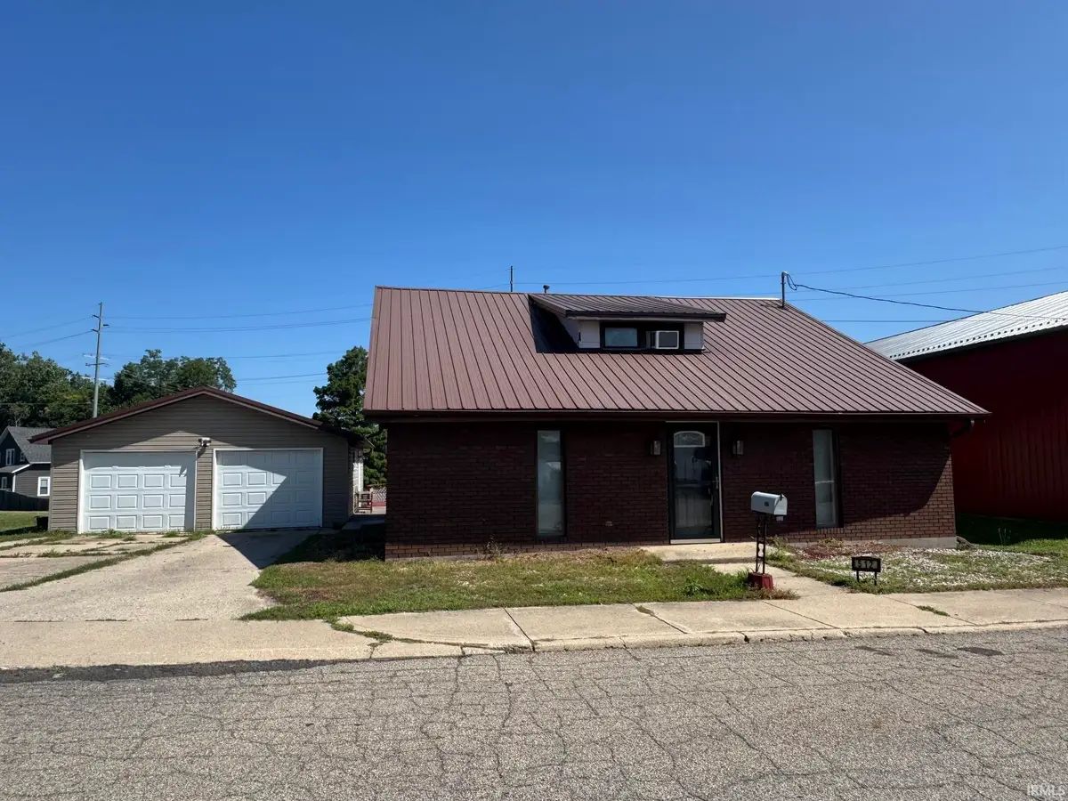 512 E 8th Street, Rochester, IN 46975 - #1