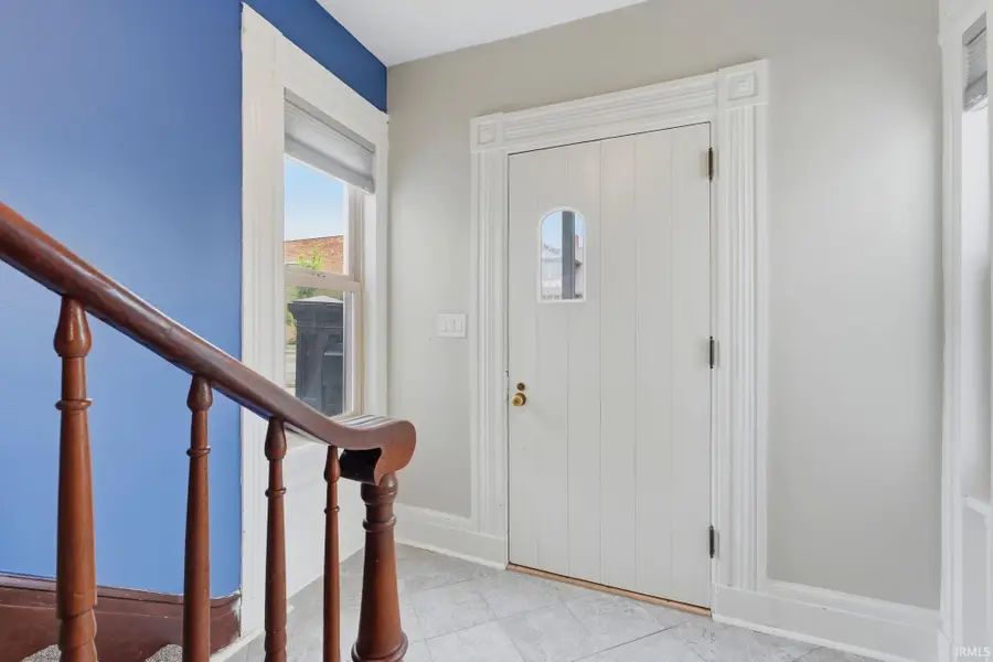 305 W 7th Street, Auburn, IN 46706 - #2