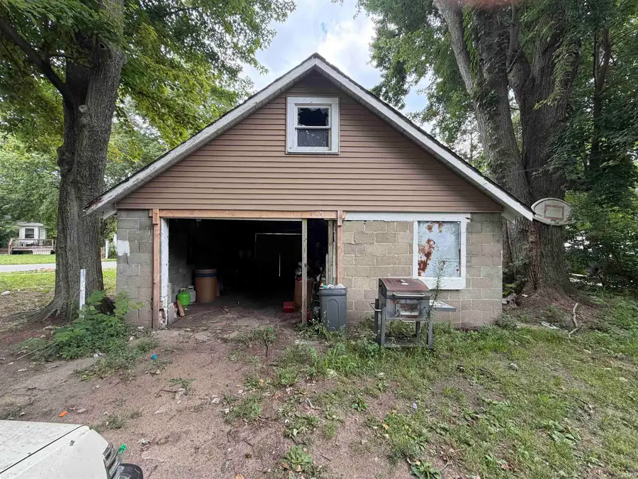 1154 Edwardsburg Avenue, Elkhart, IN 46514 - #3