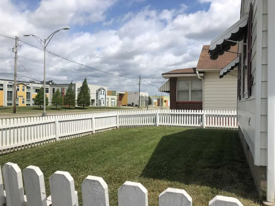 2201 N Fulton Avenue, Evansville, IN 47710 - #2